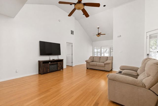 204 Deer Creek CIR, Dripping Springs, TX 78620