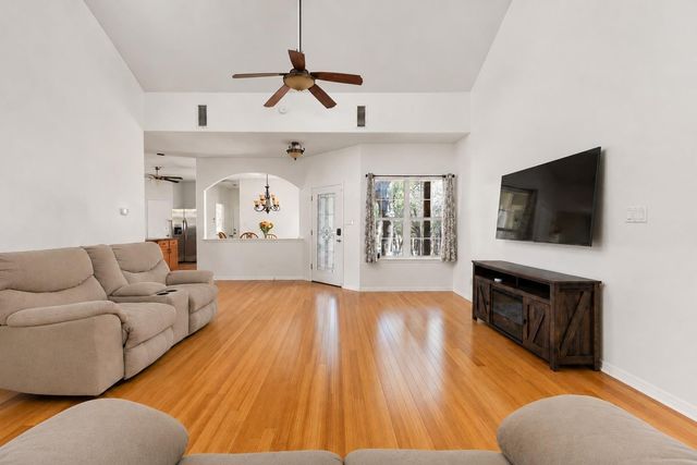 204 Deer Creek CIR, Dripping Springs, TX 78620