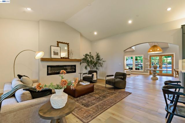 420 Beatrice Rd, Pleasant Hill, CA 94523