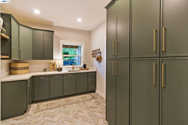 420 Beatrice Rd, Pleasant Hill, CA 94523