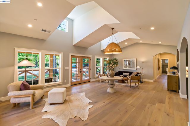 420 Beatrice Rd, Pleasant Hill, CA 94523
