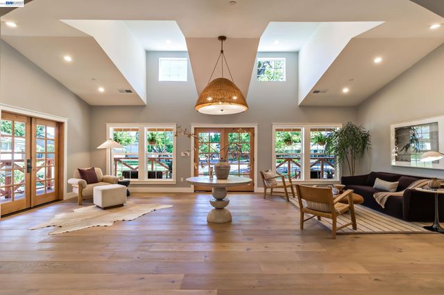 420 Beatrice Rd, Pleasant Hill, CA 94523
