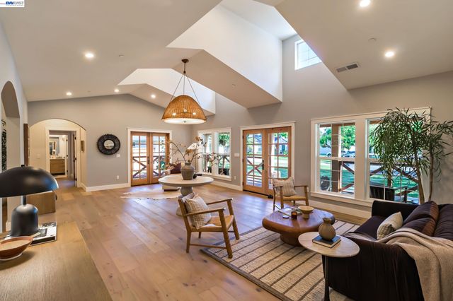420 Beatrice Rd, Pleasant Hill, CA 94523