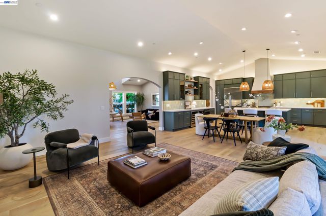420 Beatrice Rd, Pleasant Hill, CA 94523
