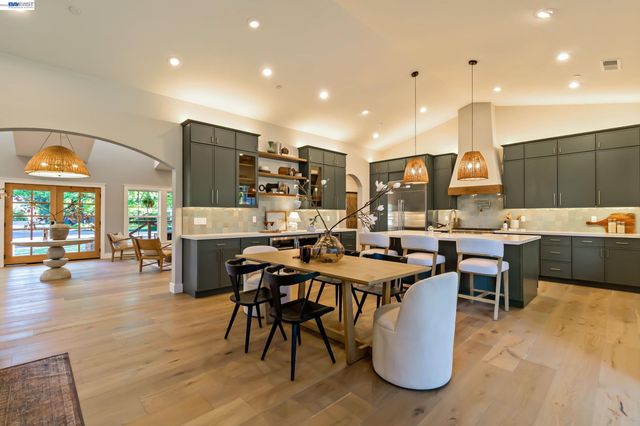 420 Beatrice Rd, Pleasant Hill, CA 94523