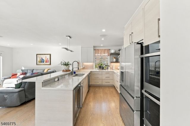 79 Elm Ave, Fairview Boro, NJ 07022