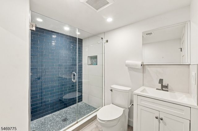 79 Elm Ave, Fairview Boro, NJ 07022