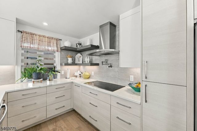 79 Elm Ave, Fairview Boro, NJ 07022
