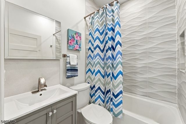 79 Elm Ave, Fairview Boro, NJ 07022