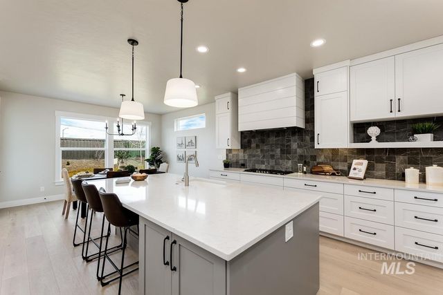 992 E Crescendo St, Meridian, ID 83642