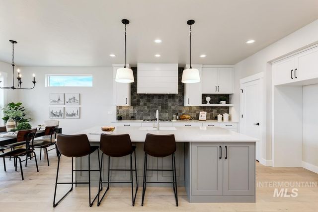 992 E Crescendo St, Meridian, ID 83642