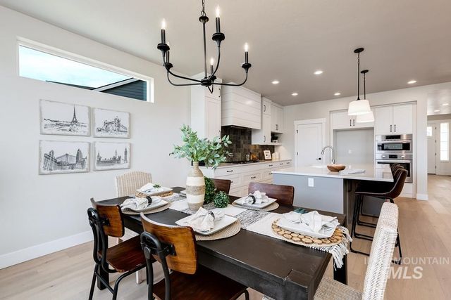 992 E Crescendo St, Meridian, ID 83642