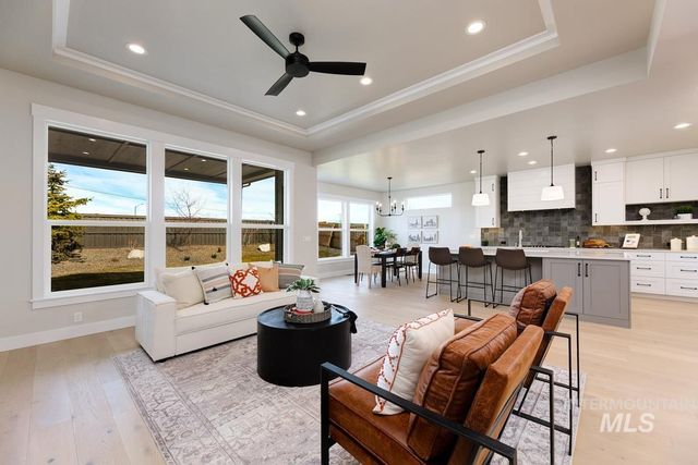 992 E Crescendo St, Meridian, ID 83642