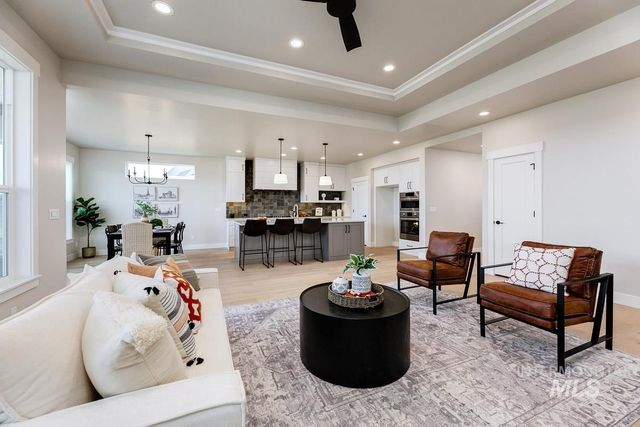 992 E Crescendo St, Meridian, ID 83642