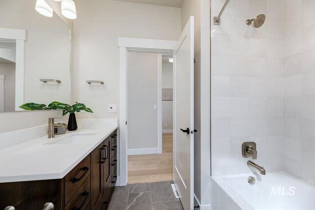 992 E Crescendo St, Meridian, ID 83642