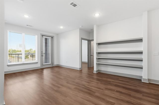 1950 Winrock Boulevard C1, Houston, TX 77057