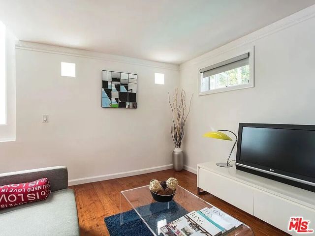 8661 Clifton Way A, Beverly Hills, CA 90211