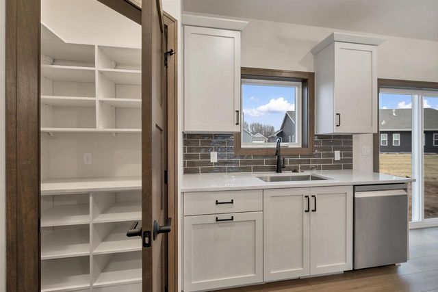 2407 WHISPERING WIND LANE, Green Bay, WI 54303