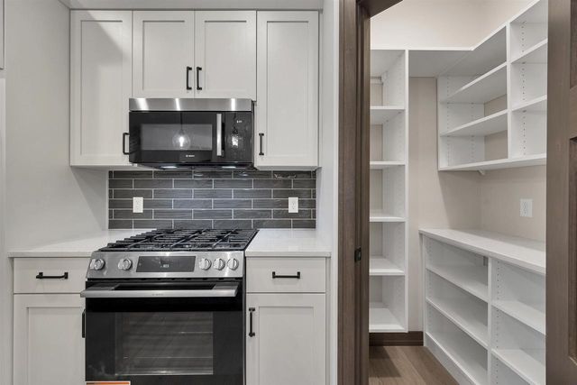 2407 WHISPERING WIND LANE, Green Bay, WI 54303