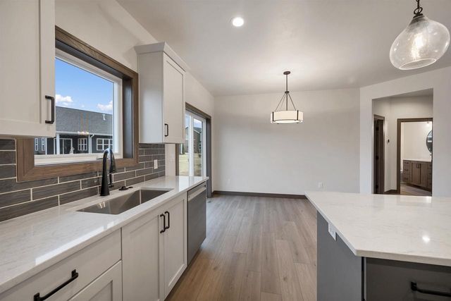 2407 WHISPERING WIND LANE, Green Bay, WI 54303