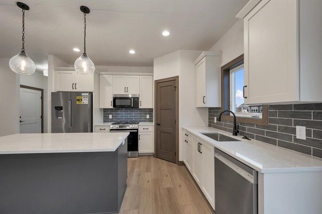 2407 WHISPERING WIND LANE, Green Bay, WI 54303