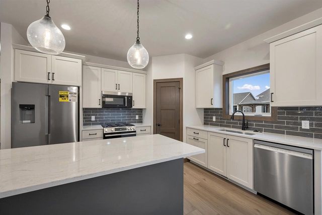 2407 WHISPERING WIND LANE, Green Bay, WI 54303