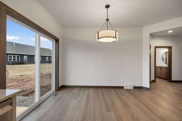 2407 WHISPERING WIND LANE, Green Bay, WI 54303