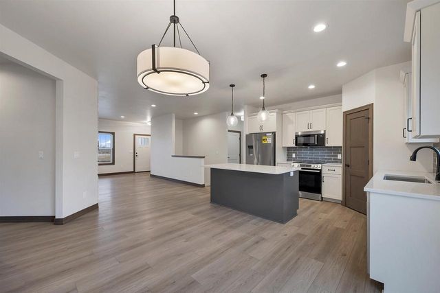 2407 WHISPERING WIND LANE, Green Bay, WI 54303