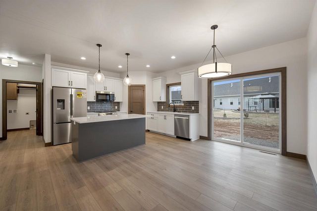 2407 WHISPERING WIND LANE, Green Bay, WI 54303