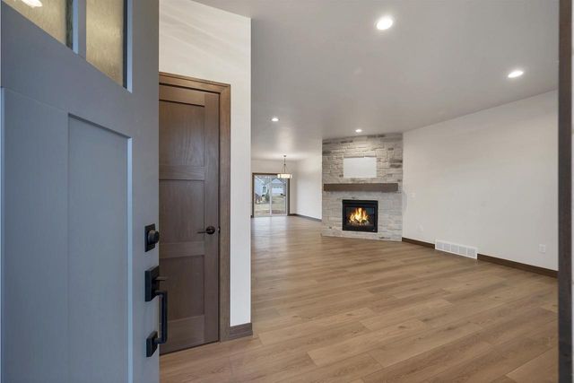 2407 WHISPERING WIND LANE, Green Bay, WI 54303