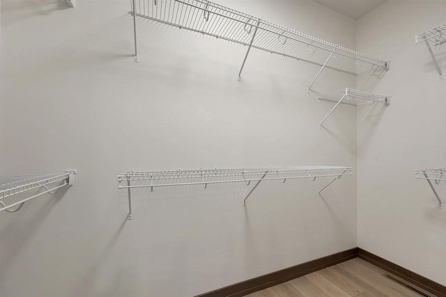 2407 WHISPERING WIND LANE, Green Bay, WI 54303