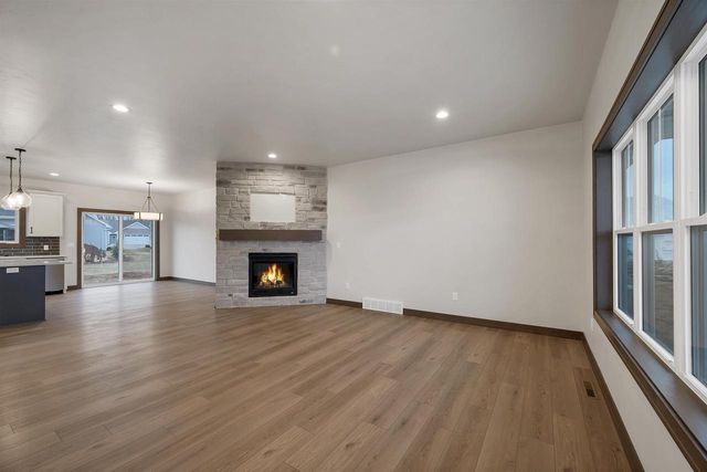 2407 WHISPERING WIND LANE, Green Bay, WI 54303