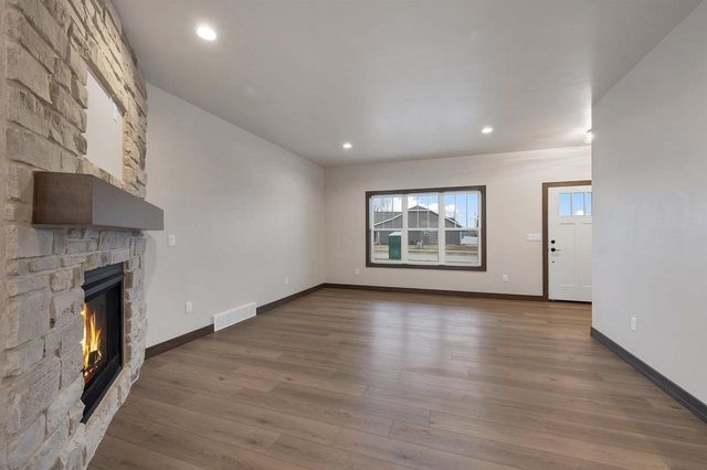 2407 WHISPERING WIND LANE, Green Bay, WI 54303