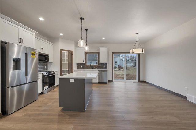 2407 WHISPERING WIND LANE, Green Bay, WI 54303