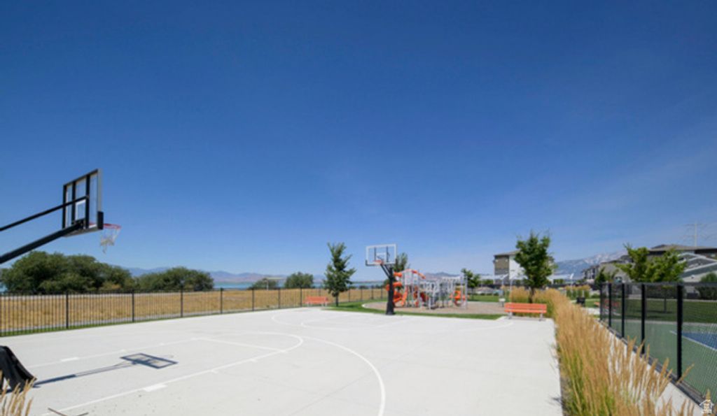 Image 15 of property listing at 689 N 380 W, Vineyard, UT 84059