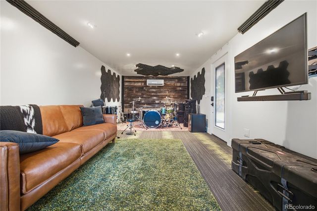 4655 S Pearl Street, Englewood, CO 80113
