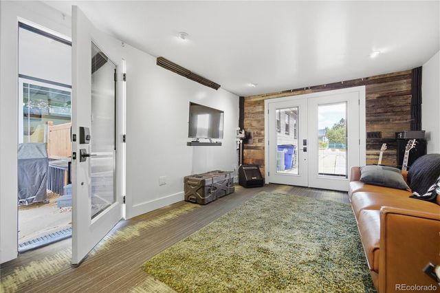 4655 S Pearl Street, Englewood, CO 80113