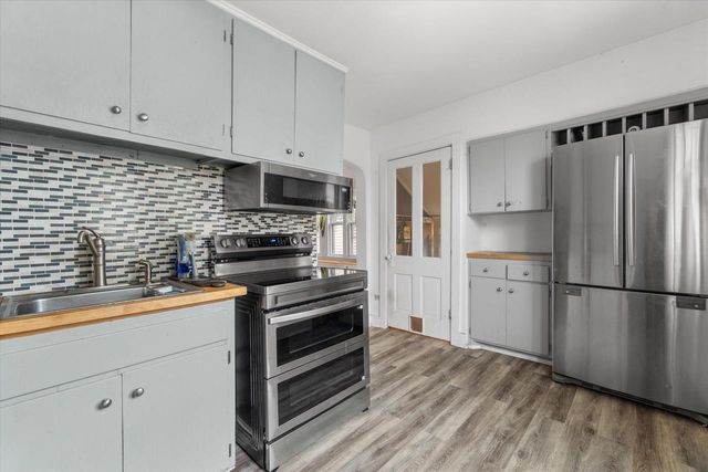 1305 Michigan AVENUE, South Milwaukee, WI 53172