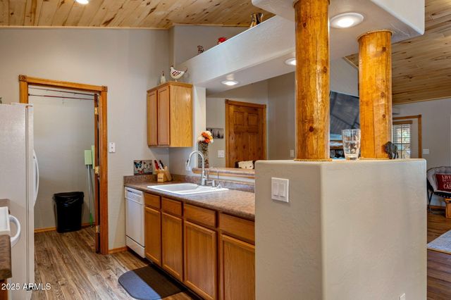 2692 PALOMINO Trail, Overgaard, AZ 85933