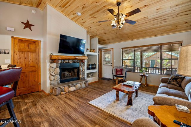 2692 PALOMINO Trail, Overgaard, AZ 85933