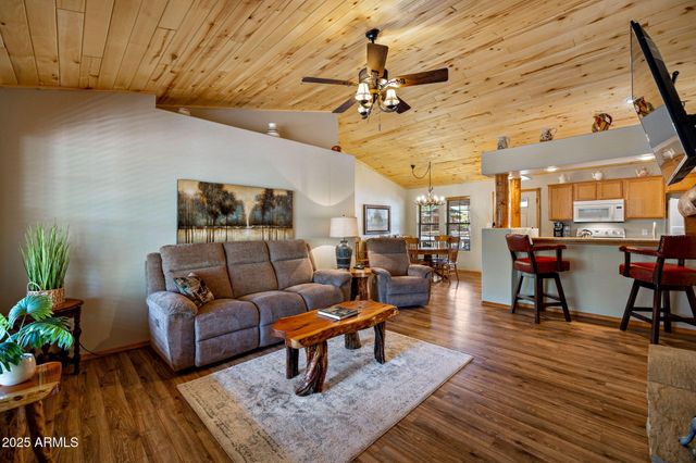 2692 PALOMINO Trail, Overgaard, AZ 85933