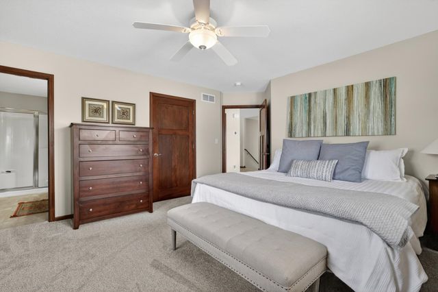 481 Manor Garden Lane NW, Rochester, MN 55901