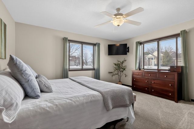 481 Manor Garden Lane NW, Rochester, MN 55901