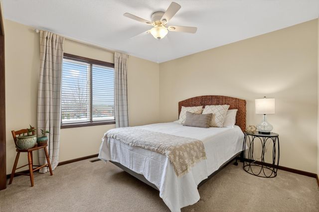 481 Manor Garden Lane NW, Rochester, MN 55901