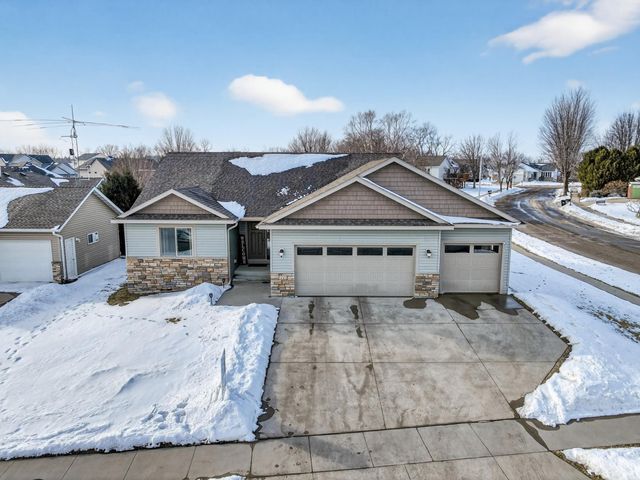 481 Manor Garden Lane NW, Rochester, MN 55901