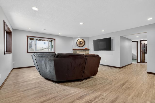 481 Manor Garden Lane NW, Rochester, MN 55901