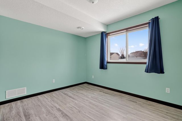 481 Manor Garden Lane NW, Rochester, MN 55901