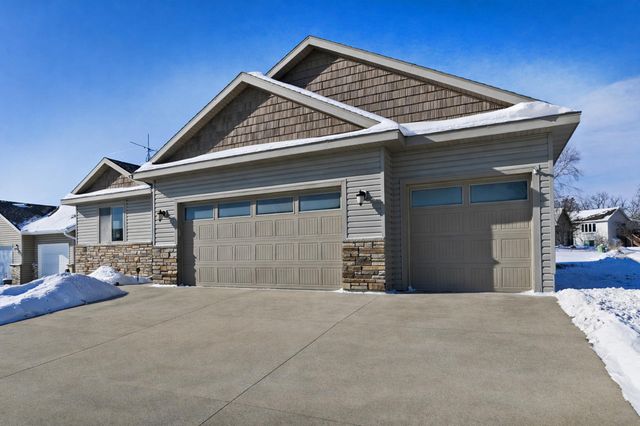 481 Manor Garden Lane NW, Rochester, MN 55901