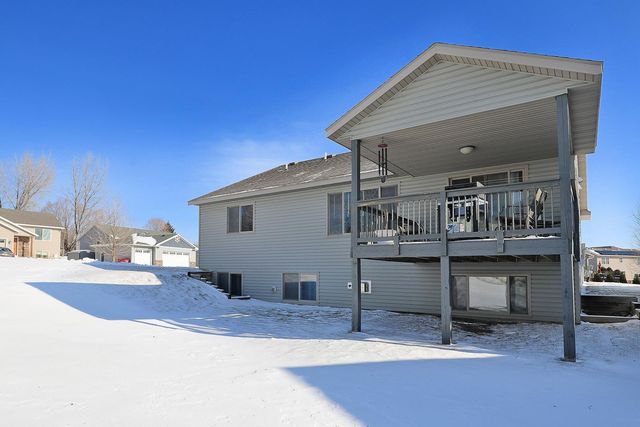 481 Manor Garden Lane NW, Rochester, MN 55901