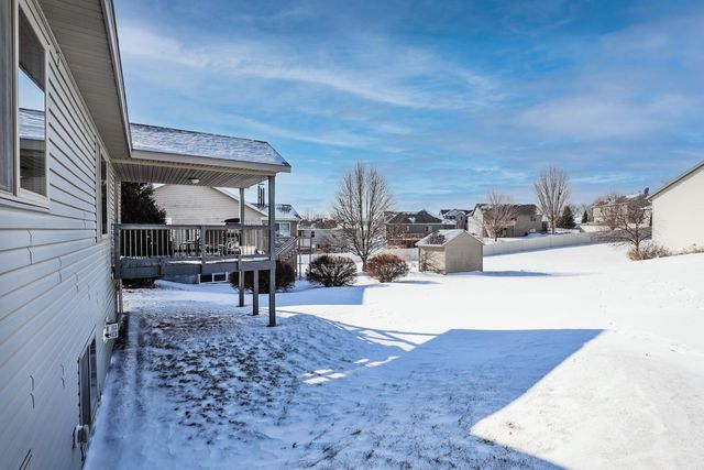 481 Manor Garden Lane NW, Rochester, MN 55901